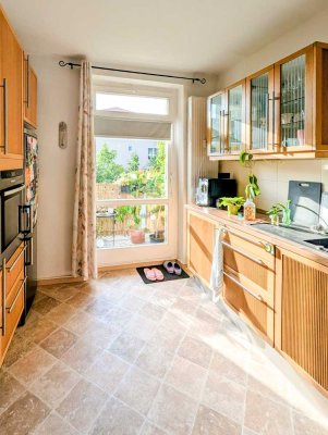 Schöne und helle 2-Raum-Wohnung, mit EBK u. Balkon !