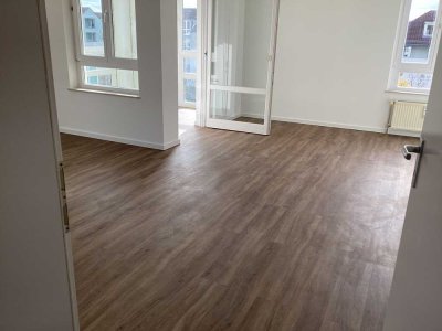 Berlin Karow 3 Zimmer mit Wintergarten und Wannenbad  ab sofort !