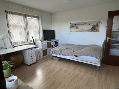 Helle 1-Zimmer-Single-Wohnung mit Einbauküche und Balkon am Ortsrand von Stetten