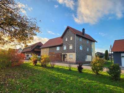Historisches Bauernhaus mit großen Ausbaureserven und Scheune, provisionsfrei zu verkaufen.