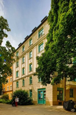 Denkmalschutz - Altbau 1898, Topzustand, super Lage, Lift und Balkon