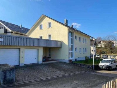 Schöne 4-Zimmerwohnung mit Terrasse, großem Garten und EBK o. Makler!!!