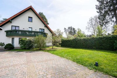 Charmante Haushälfte mit Balkon, Studioausbau und Blick ins Grüne