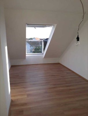 Wunderschöne, lichtdurchflutete Zweizimmerwohnung über den Dächern von Okarben