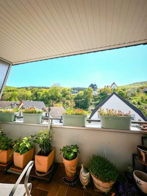 Ruhiges Wohnen mit Charme – Dachgeschosswohnung mit Loggia und Tageslichtbad