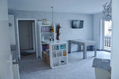 moderne Wohnung mit großem Balkon