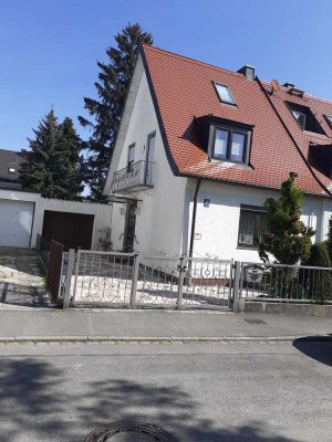 Freundliche und gepflegte 2,5-Zimmer-Doppelhaushälfte mit EBK in München Laim