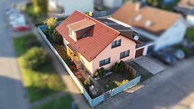 bezugsfreies Zweifamilienhaus in zentraler Lage in Spöck