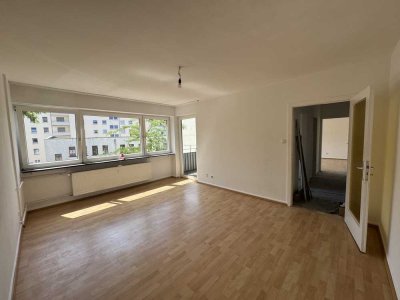 *Offenbach* 2-Zimmer Wohnung mit EBK + Balkon