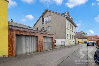 Willkommen über den Dächern von Floß: Kernsanierte Dachgeschosswohnung mit Weitblick in ruhiger Lage