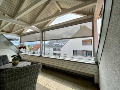 Sonnige Dachgeschosswohnung in begehrter Wohnlage  - 2 Bäder, Aufzug uvm. - frei!