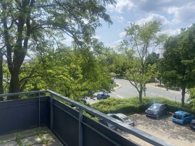 Teilrenovierte 3-Zimmer-Wohnung mit Balkon