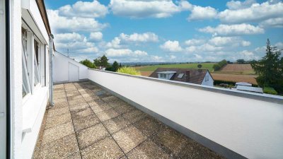 Schöne 3,5-Zimmer-Dachgeschosswohnung mit Balkon und Einbauküche in Ingersheim