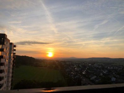 Licht, Weitblick, Wohlgefühl - 3-Raum-Wohnung mit Balkon & Aufzug, provisionsfrei