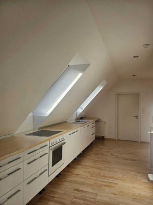 Erstbezug nach Sanierung: Helle 3-Zimmer Dachgeschosswohnung in Aichach