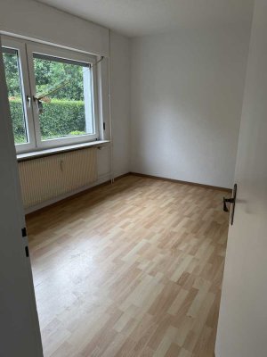 Erstbezug nach Sanierung mit Balkon: Exklusive 3-Raum-Wohnung in Ober-Ramstadt