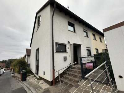 Traumhafte Doppelhaushälfte mit Garten, Terrasse und Garage in 91227 Leinburg
