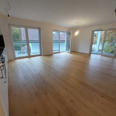 Stilvolle 2-Raum-Wohnung mit gehobener Innenausstattung mit Balkon und EBK in Geretsried