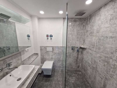 ::: Unbedingt anschauen! Wundervolle 2 Zi-Whg. I Aufzug I Balkon I Stpl. im Freien