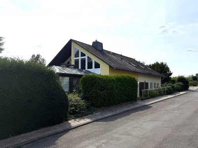 Stilvolles Zwei-/Mehrfamilienhaus mit Wintergarten in Blicklage von Nastätten