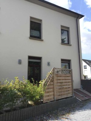 2016 neu sanierte 3-Zimmer-Erdgeschosswohnung mit Terasse in guter Lage in Mettmann-Metzkausen