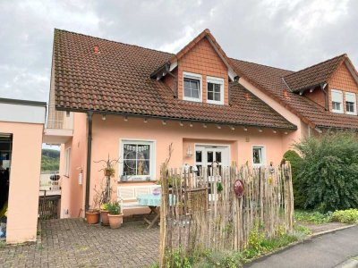 Platz für Groß und Klein -
Doppelhaushälfte mit traumhaftem Ausblick