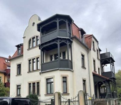 Traumwohnung 5 Zimmer in wunderschönem Altbau mit drei Balkonen, Kamin und Garten