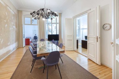 Bezugsfrei: Repräsentativer Stuckaltbau mit 4 Zimmern & Loggia