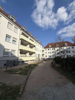 Gepflegte Dachgeschosswohnung mit Charme –  Toplage Düsseldorf-Lörick