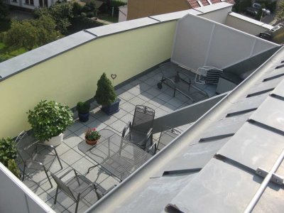 Traumhafte helle Dachgeschoßwhg. mit großer Terasse und Büro