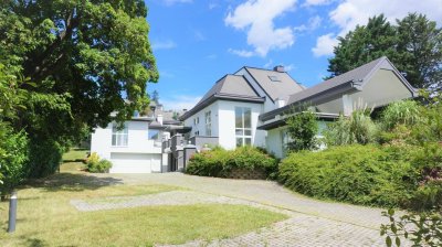 Traumlage! Zwei baulich getrennte Architektenvillen auf großem Grundstück
