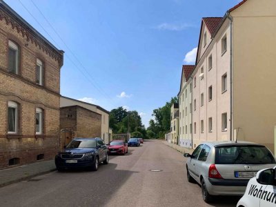 Hübsche 3-Raum-Dachgeschosswohnung mit Sichtbalken an den Elsterauen. Perfekt für Paare oder kleine