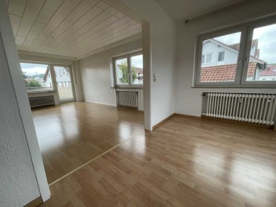 Traumhafte, renovierte 4-Zimmer-Wohnung mit Balkon, Terrasse und EBK in Wiernsheim