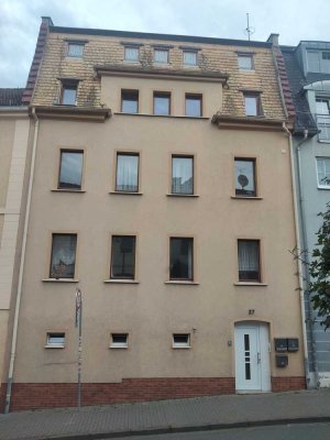 Günstige Wohnung nach Teilsanierung in bester Lage von Crimmitschau