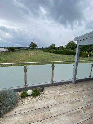 Frisch sanierte ruhige 2-Zimmer-EG Wohnung mit Terrasse und EBK in bester Lage