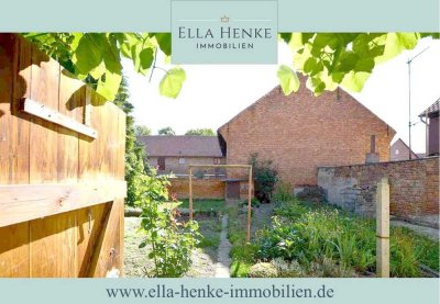 Großzügiger Resthof mit Wohnhaus, Scheune + Bauerngarten.