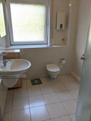 möblierte Wohnung - Ideal für Pärchen oder Pendler für Wohnen auf Zeit- mit Balkon