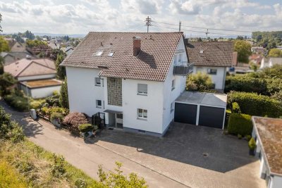 Raum für Familie und Lebensfreude:  4-Zi. ETW mit eigenem Garten , 2 Garagen und vieles mehr