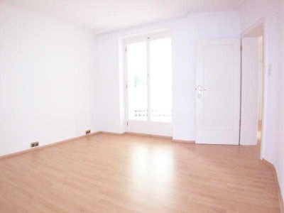 myHome-Immobilien / Supergünstige gepflegte 2 Zi-Wohnung + Balkon + große Wohnküche + S-Bahn Nähe