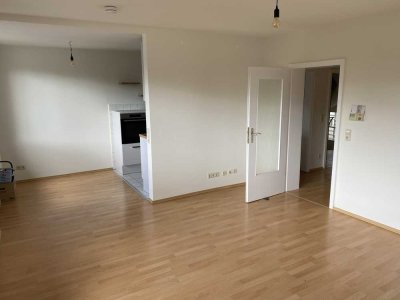 Helle 2,5-Zimmer Wohnung mit kleinem Balkon in Düren