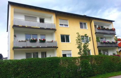 Schöne 3-Raum-Hochparterre-Wohnung mit Balkon in bester Lage