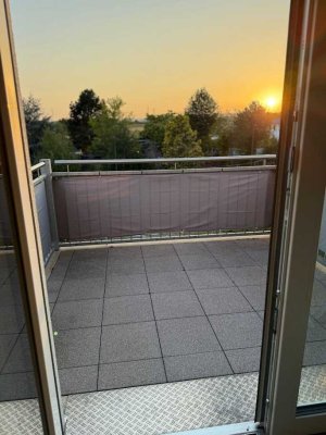 Oben ist es am Schönsten! Moderne 3ZKBB mit EBK, Aufzug und 2 TG-Plätze