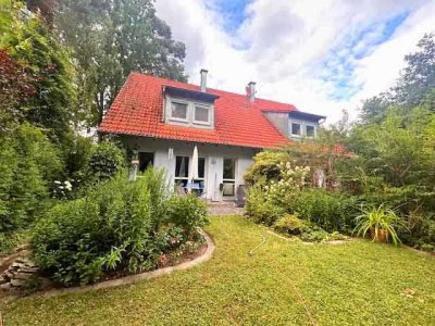 Attraktive Doppelhaushälfte in ruhiger, eingewachsener Lage