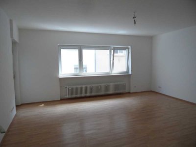 Zentrale 3-Zimmer-Wohnung mit Balkon
