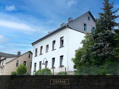 Sanierungsbedürftiges Zweifamilienhaus mit neuer Dacheindeckung in Schönheide