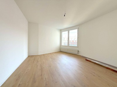 Teilrenovierte 3 Zimmer Wohnung | Großzügige Loggia, hohe Stockwerkslage, smarte Aufteilung