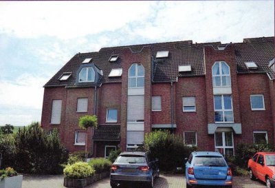 Gepflegte 3-Raum-Maisonette-Wohnung mit Balkon und Einbauküche in Leverkusen