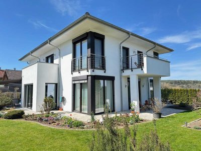 Exclusives Wohnhaus/Energie A+ Bj. 2009 m. Pool, Wärmepumpe u. ca. 1.060 m2 parkähnlichem Grundstück