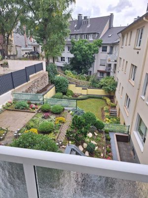 Schöne, ruhige, helle 2,5-Zimmer-Wohnung mit Balkon