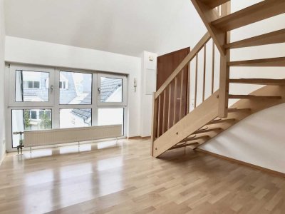 LICHTDURCHFLUTETE 3,5-ZI.-DG-MAISONETTE-WOHNUNG IN RUHIGER BESTLAGE KRONBERG-SCHÖNBERG